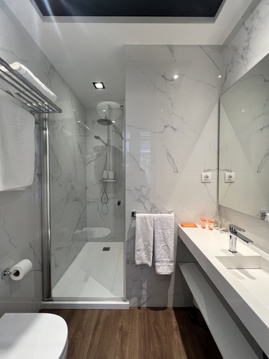 Bathroom 3, Vilana Hotel, Barcelona