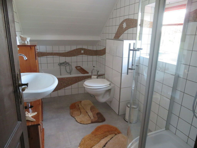 Bathroom, Holiday Apartment Zur Heide, Leer