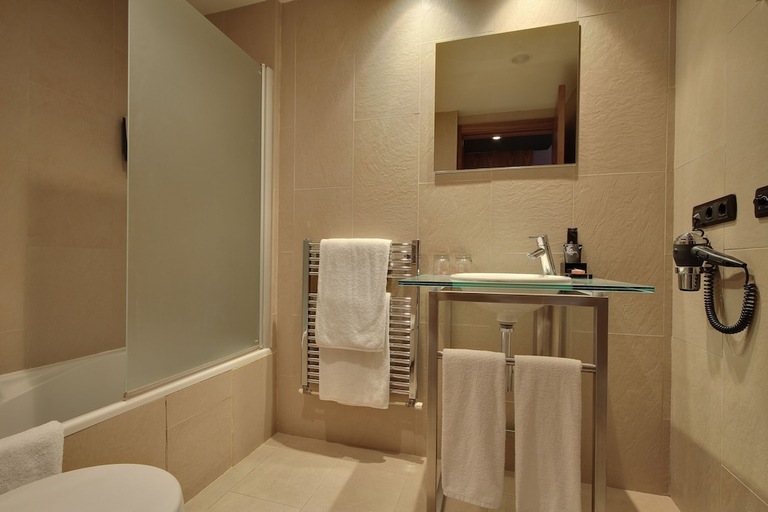Bathroom 3, Badalona Tower, Barcelona