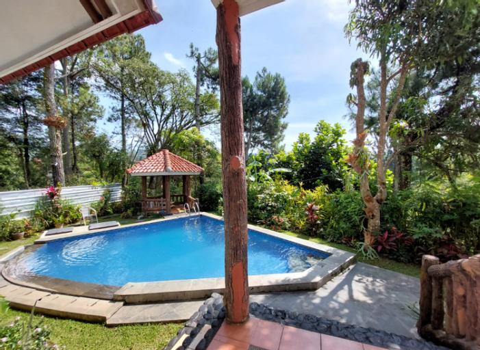Villa puncak bogor kota bunga 3 kamar ada kolam pribadi dan karoke, Cianjur