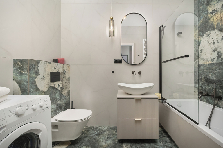 Bathroom 4, Wroclaw Apartment With Bathub by Renters, Środa Śląska