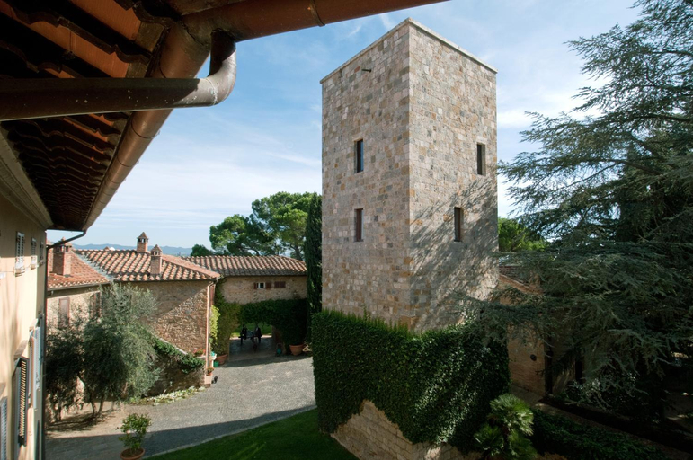 Exterior & Views