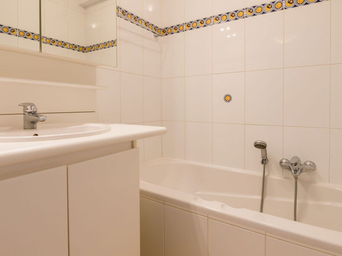 Bathroom, Apartment on Zeedijk With Stunning Sea View, West-Vlaanderen