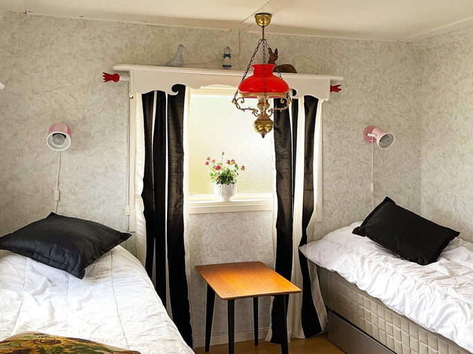 Room 4, 4 Star Holiday Home in Uddevalla, Uddevalla