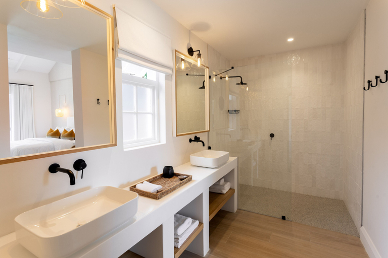 Bathroom 4, Crags Country Lodge, Eden