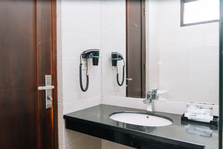 Bathroom 10