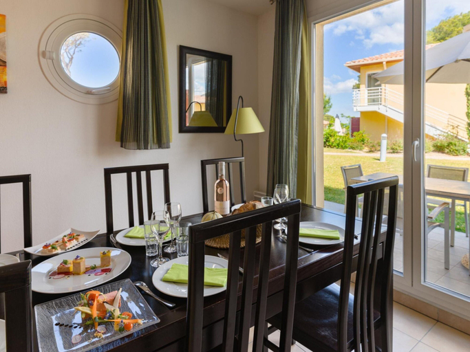 Dining 3, Apartment in Le Brusc Near Sandy Beach, Var