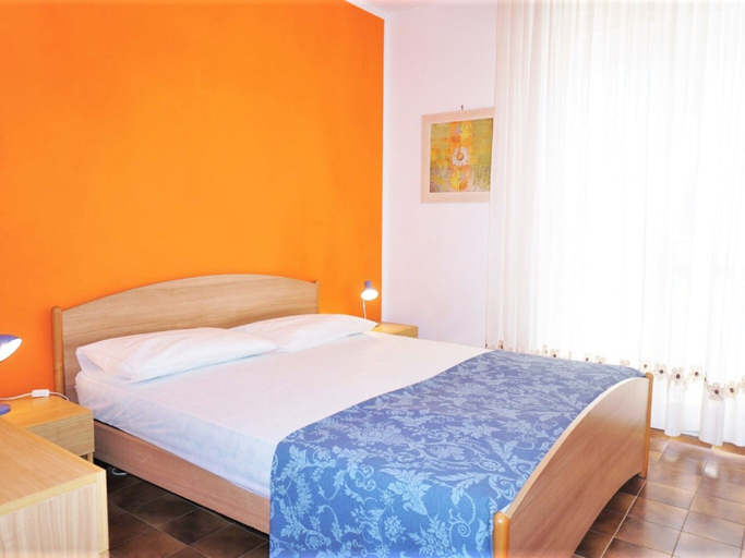 Room, Apartment in Caorle Near Beach & Pool, Venezia