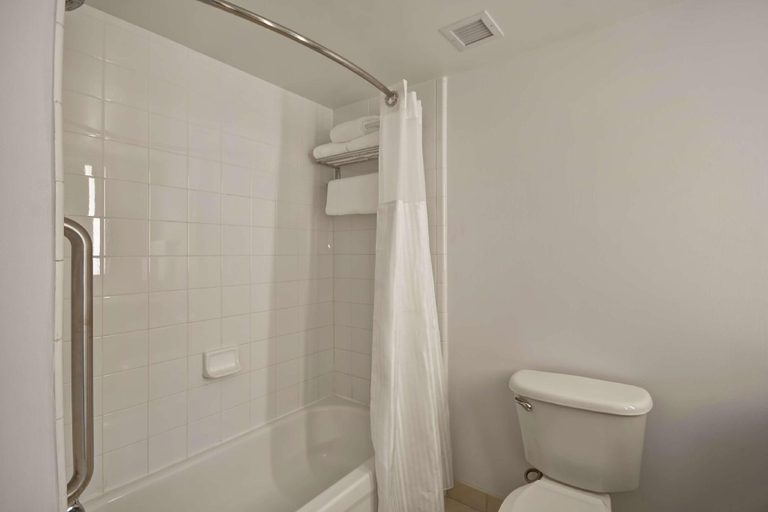 Bathroom 14