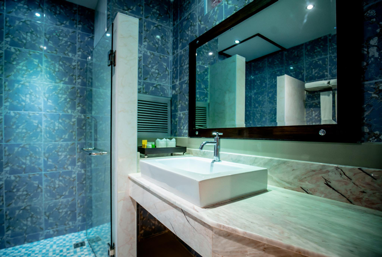 Bathroom 8