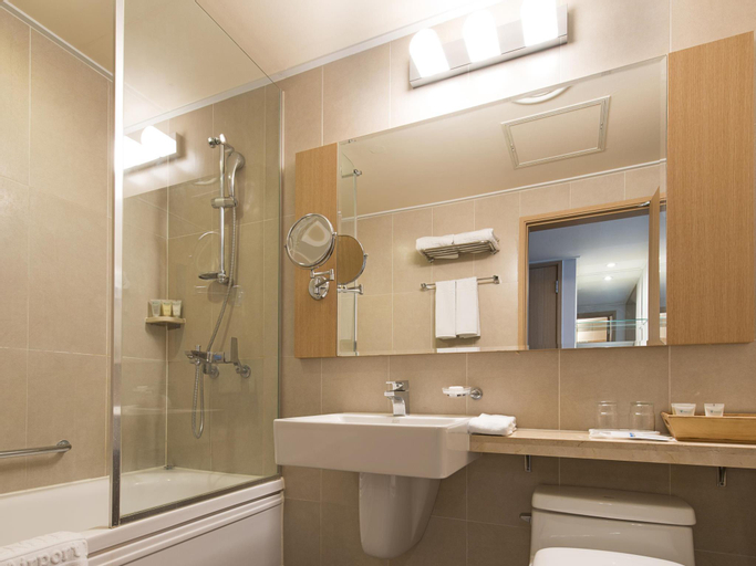 Bathroom 14