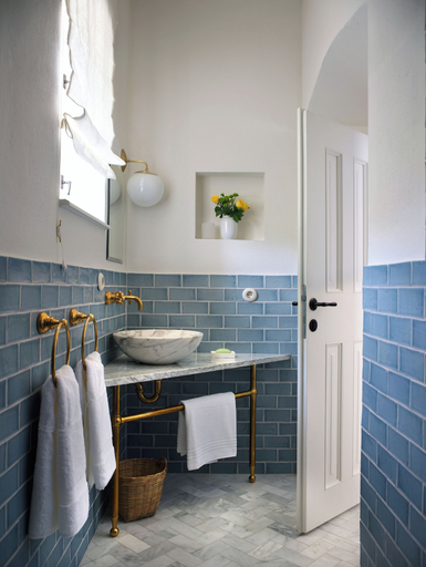 Bathroom 3, Bethlen Estates Transylvania, Danes