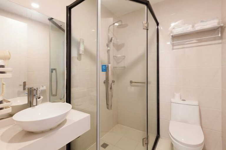 Bathroom 4, PinYue Hotel, Shanghai