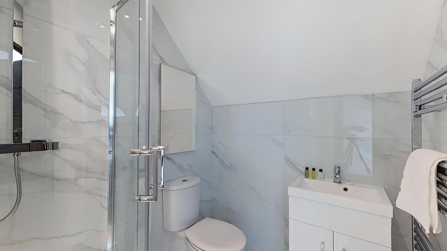 Bathroom 2, The Arc Hotel, Sefton