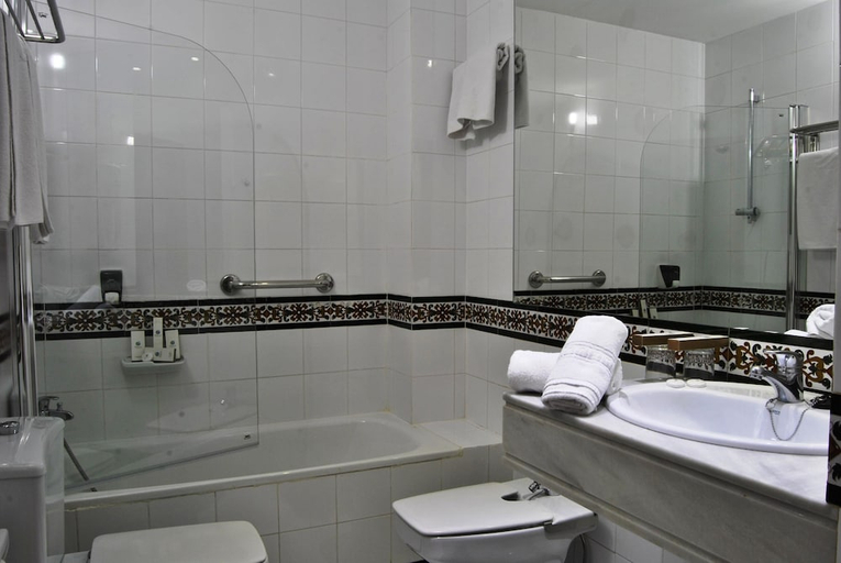 Bathroom 4, Hotel Porcel Navas, Granada