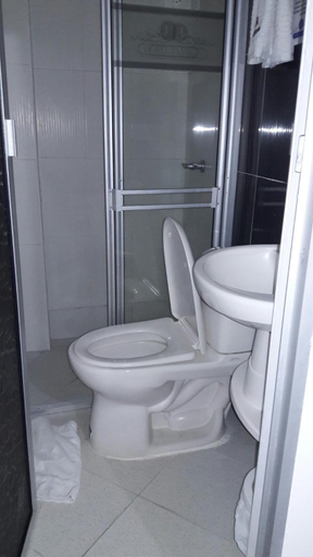 Bathroom 5, Hotel Tania, Caucasia