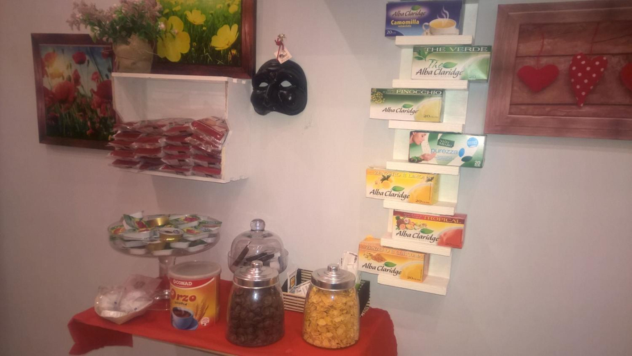 Food & Drinks 3, B&B Andrew, Napoli
