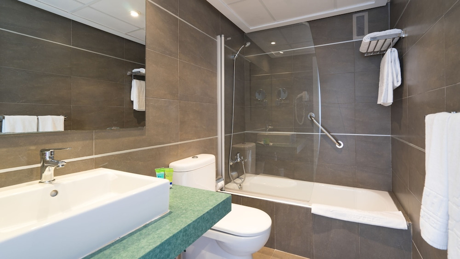 Bathroom 5, THB Sa Coma Platja, Baleares