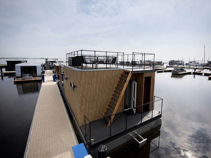 Exterior 2, Modern Houseboat With View of the Lake, Sneek