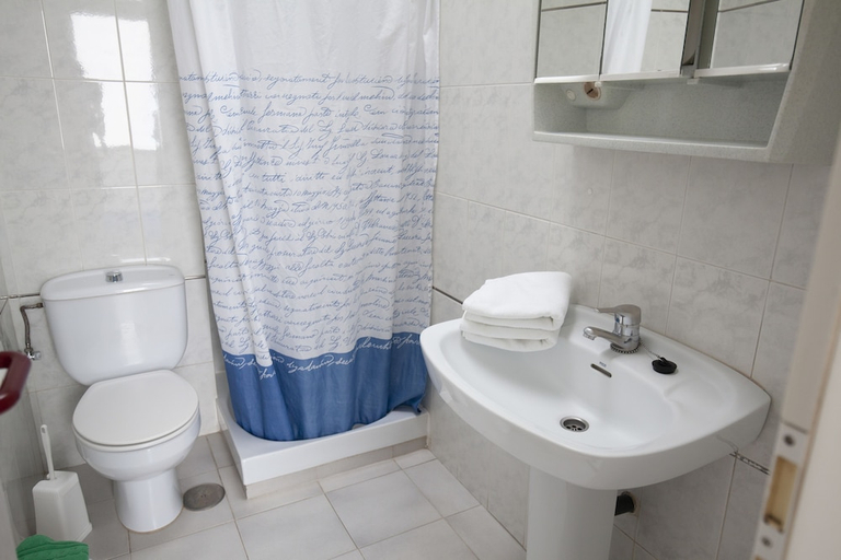 Bathroom 3, Acapulco, Las Palmas