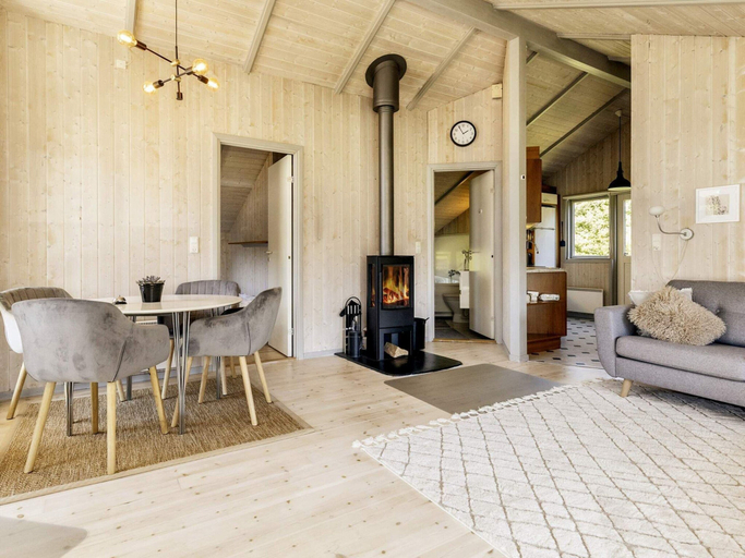 Dining 5, 4 Star Holiday Home in Praesto, Vordingborg