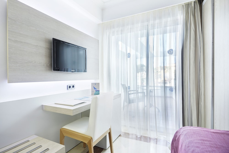Bedroom 3, Grupotel Acapulco Playa. Adults Only, Baleares