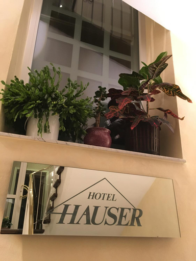 Facilities 3, Hotel Hauser an der Universitat, München