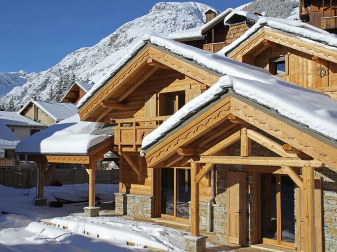 Others 4, Chalet in Les Deux Alpes With Private Pool, Isère