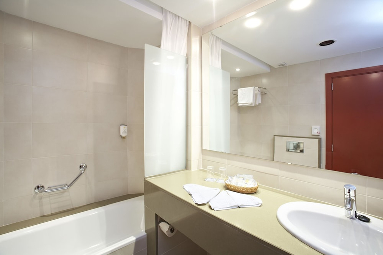 Bathroom 4, UNIVERSAL HOTEL DON LEON, Baleares