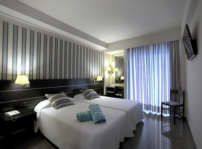 Bedroom 3, Hotel Anabel Lloret de Mar, Girona