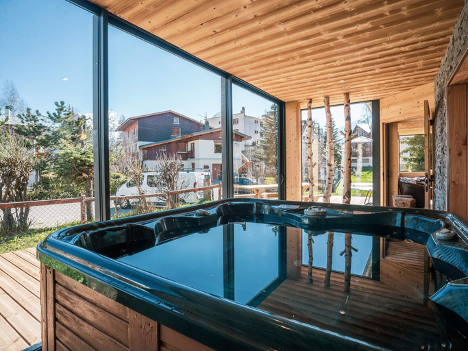 Others 4, Chalet in Les Deux Alpes Near Ski Lift, Isère