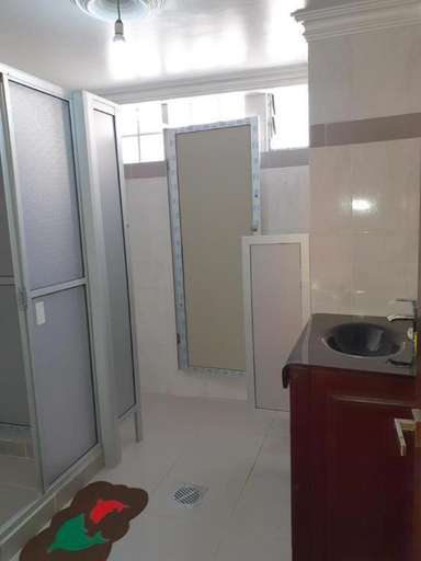 Bathroom 2, No Fear Adventure Hostel, Pedro Domingo Murillo