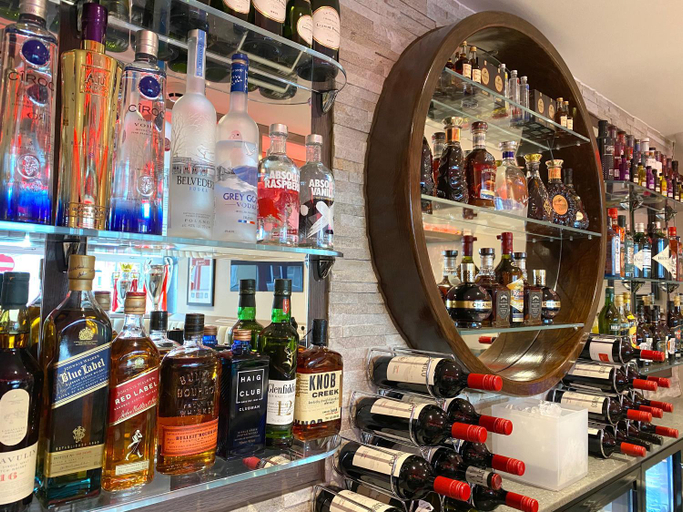 Food & Drinks 5, The Arc Hotel, Sefton