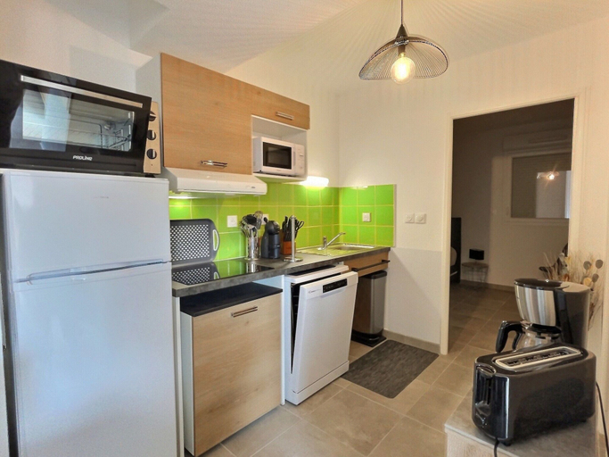 Private kitchen, Luxurious Maisonette With Washing Machine Near Valras-plage, Hérault