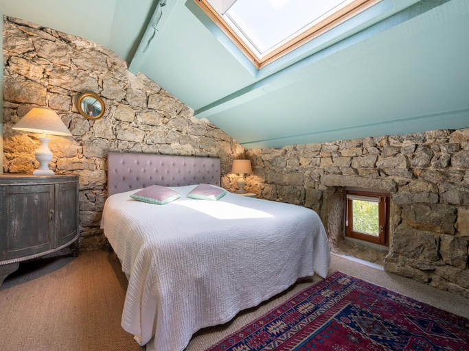 Room 5, Beautiful Holiday Home With Private Pool, Ardèche