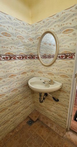 Bathroom 5, Delfika 2 Guest House, Central Maluku