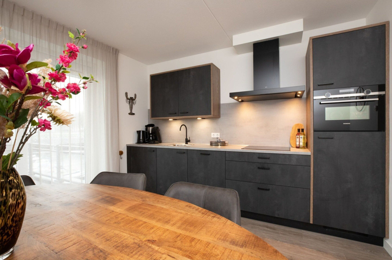 Private kitchen 2, Apartment in Sint-Annaland by Oosterschelde, Tholen