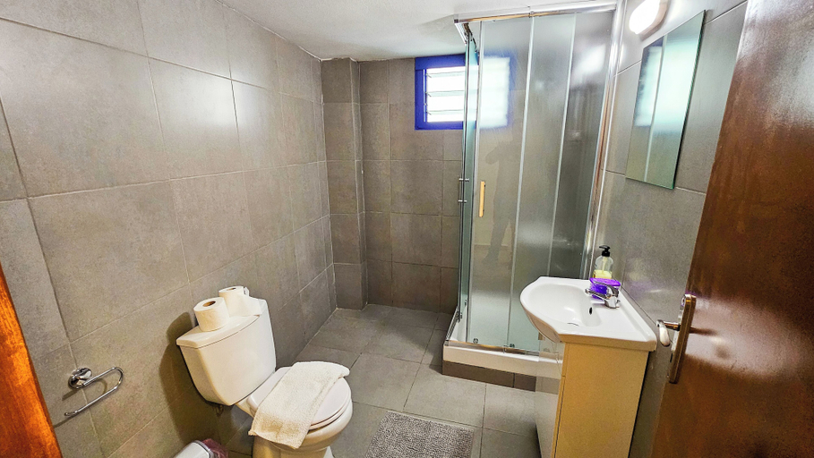 Bathroom, Sunshine City Apartment, Larnaca