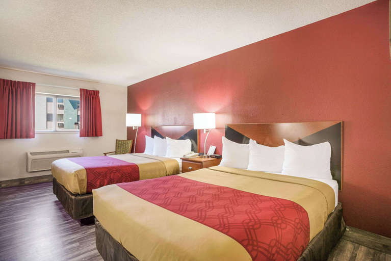 Bedroom 2, Econo Lodge Cedar Rapids South, Linn