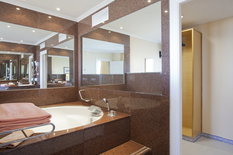 Bathroom 3, Playasol Aquapark & Spa Hotel, Almería
