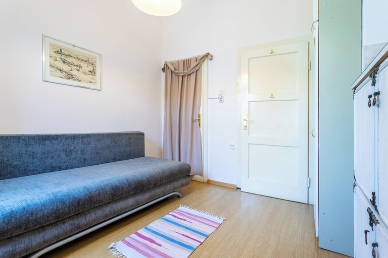 Others 5, Traditional apartment Bacvice, 3 min walk to the beach, Split