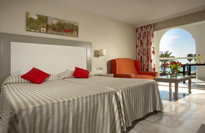 Bedroom 3, Marinas de Nerja Beach Spa Aparthotel, Málaga