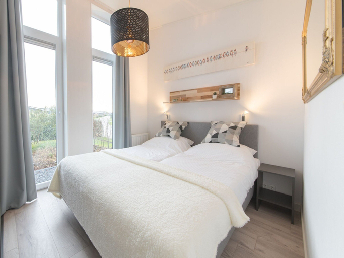 Bedroom 3, Detached House on Lake in Zeeland Holiday Park, Kapelle