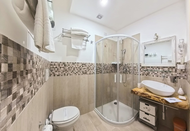 Bathroom 3, Hotel Capo Circeo, Latina