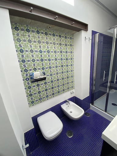 Bathroom 3, Casa Flora, Salerno