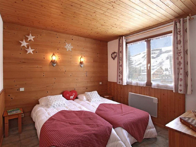Others 5, Chalet in Les Deux Alpes Near Ski Lift, Isère