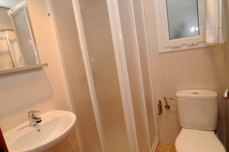 Bathroom, Apartaments AR Caribe, Girona