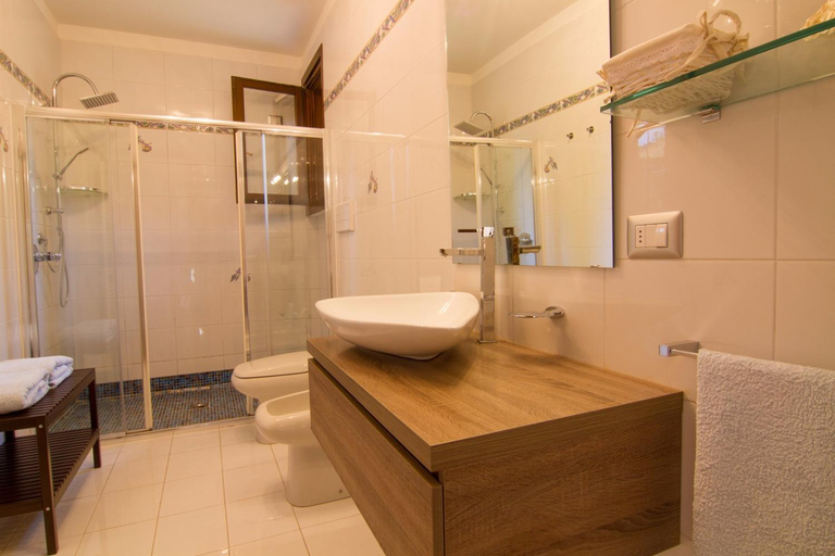 Others 3, B&B GARDA IN, Brescia