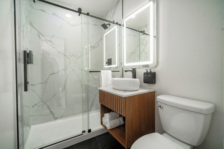 Bathroom 4, LYFE INN & SUITES by AGA - Beverly Hills/West Hollywood, Los Angeles