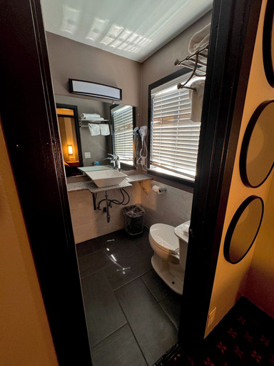 Bathroom 4, Cascade Lodge Boutique, Deschutes